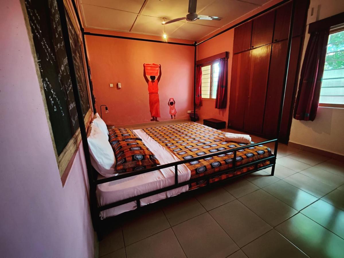 Tumi Hostel Kumasi Extérieur photo