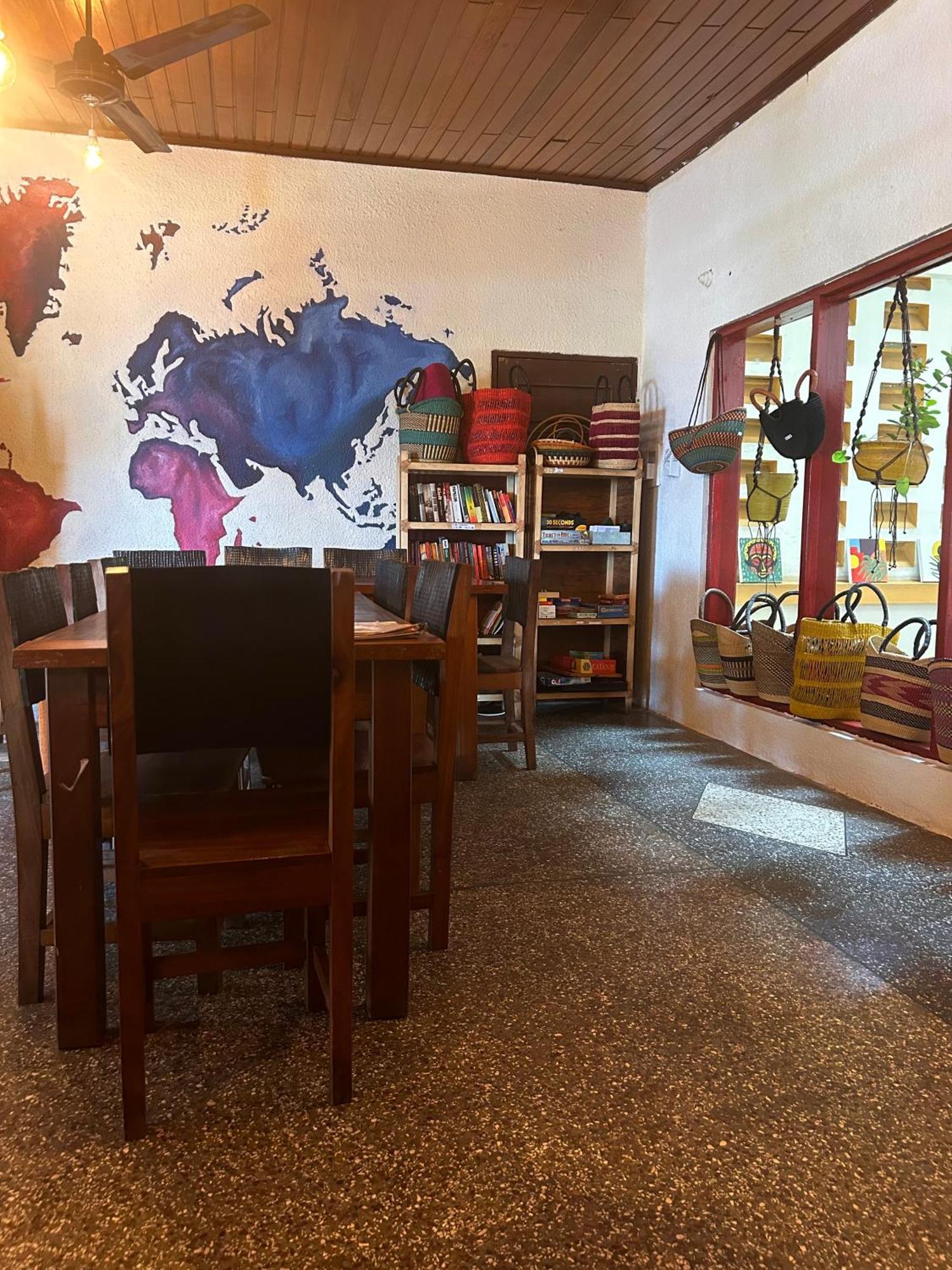 Tumi Hostel Kumasi Extérieur photo