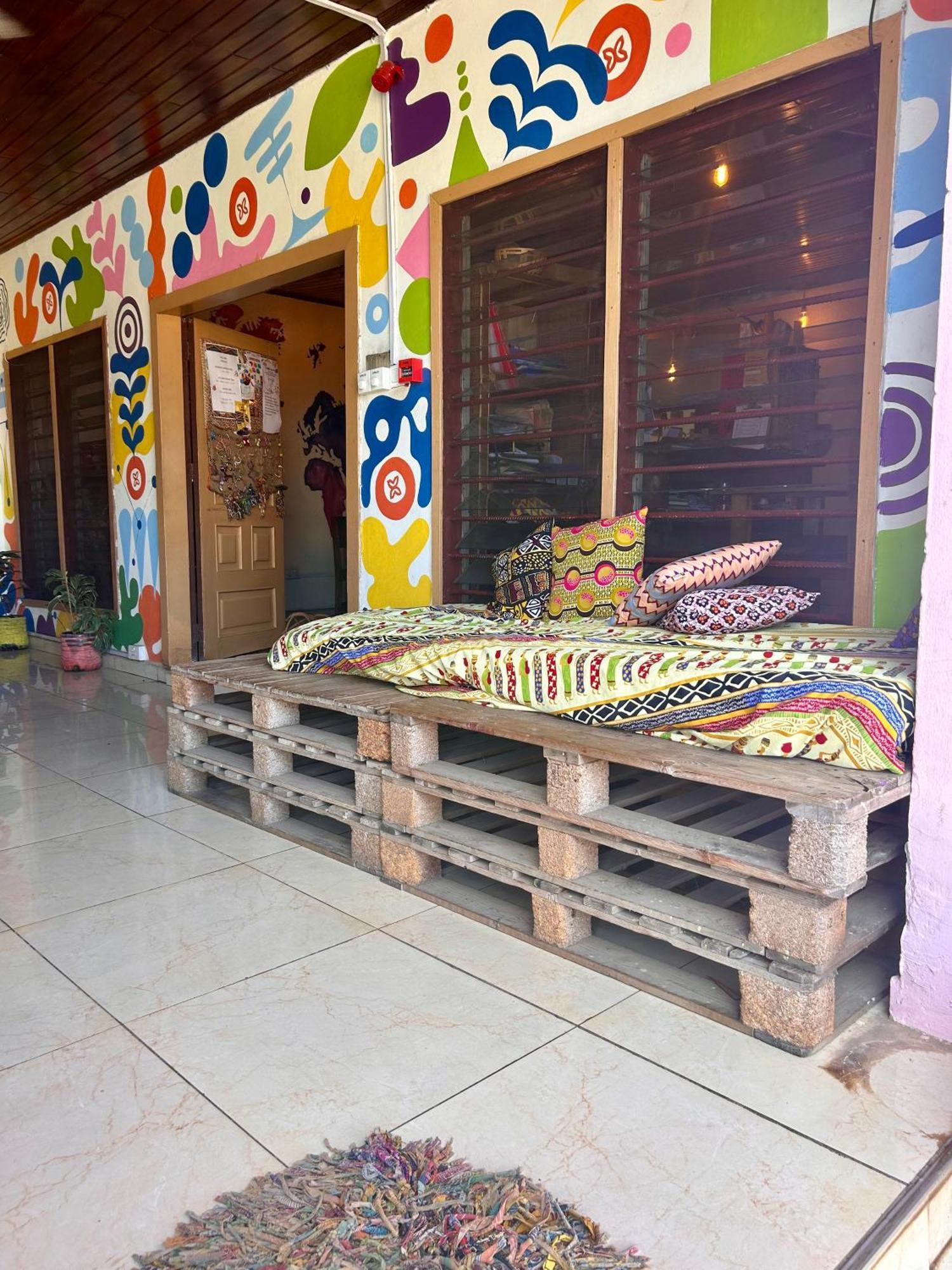 Tumi Hostel Kumasi Extérieur photo